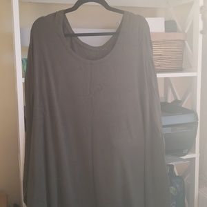 Plus sz long sleeve top.